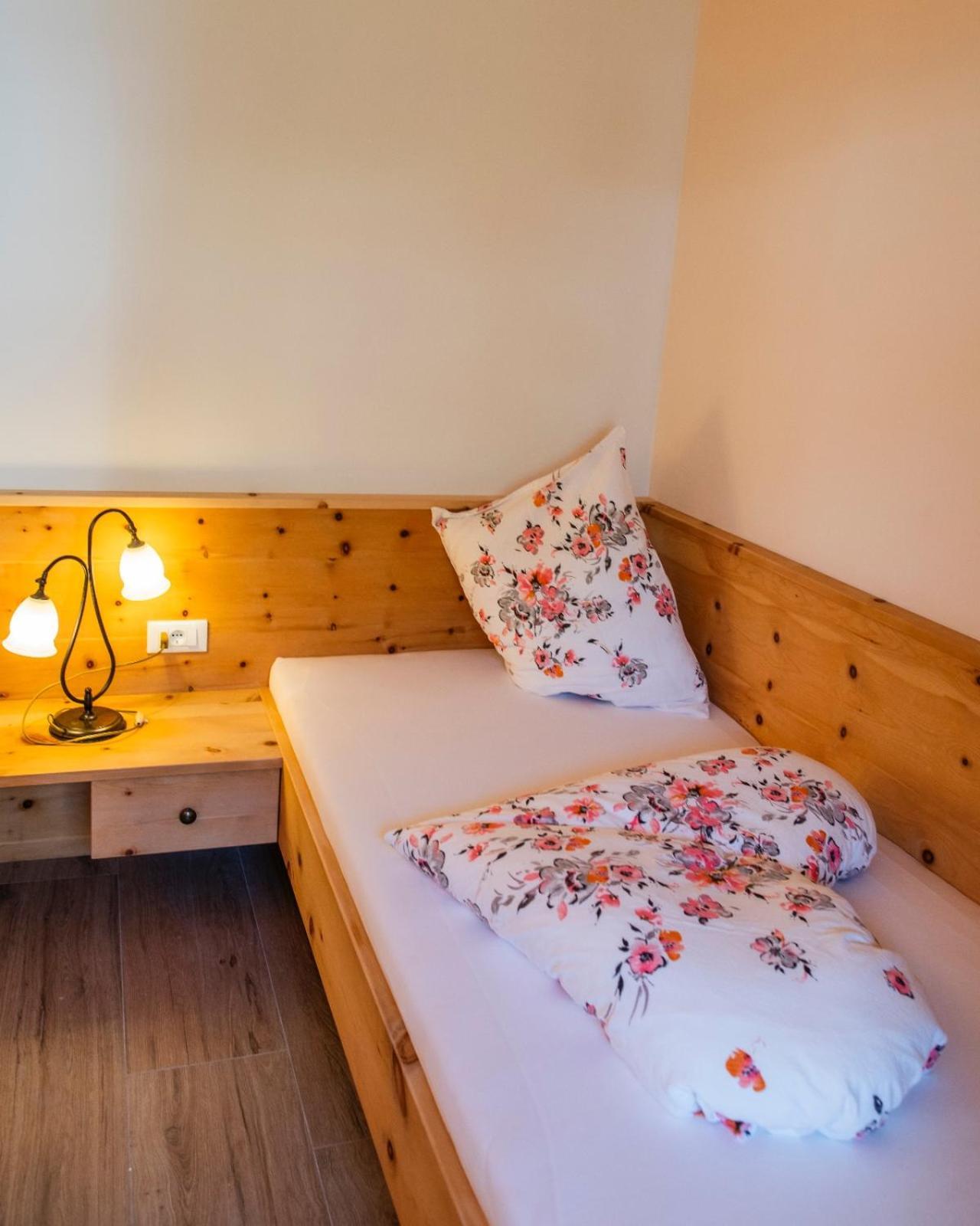 Bed and Breakfast Garni Stübele Dorf Tirol Exterior foto